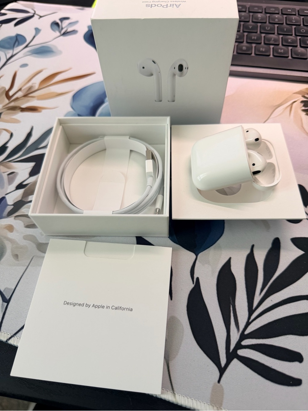 Apple White Wireless Earbuds with Charging Case and Cable
